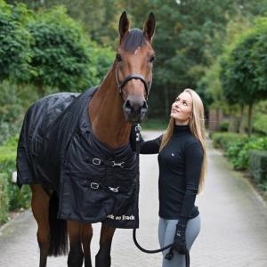 Couverture Frost 1680D  thérapeutique Back On Track pour Chevaux